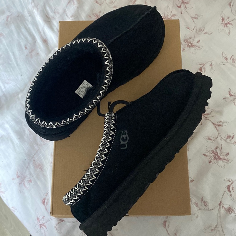 Black UGG Tasman - Women’s Size 9